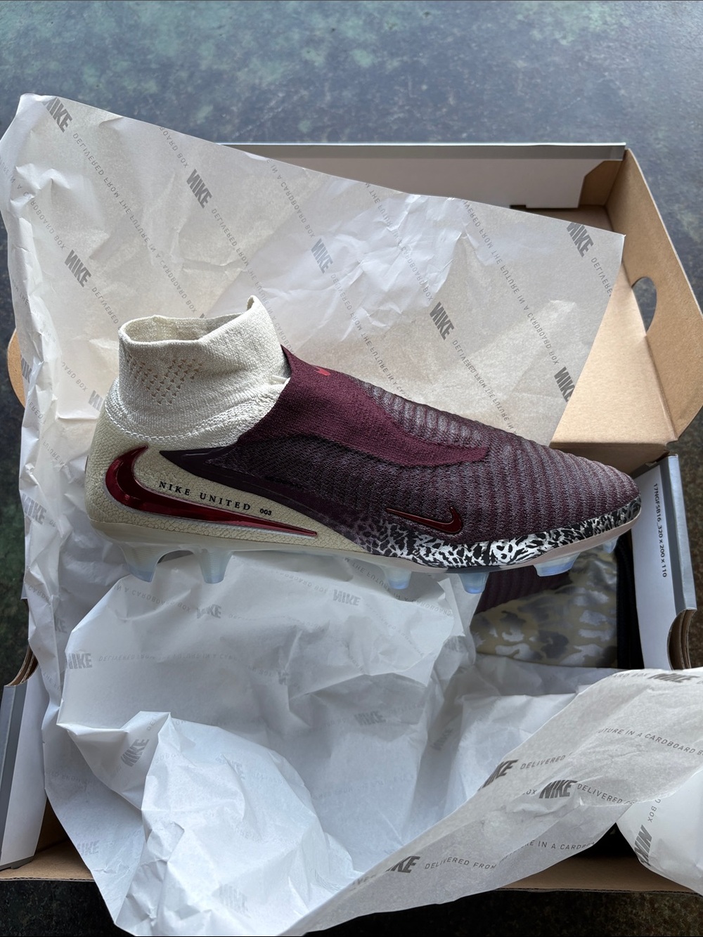 Nike Phantom 6 High Elite FG
Burgundy Crush Men 7/Women 8.5